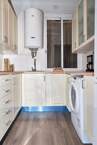 Family Flat Near Ramblas Barcelona 2 rooms gallery image 4