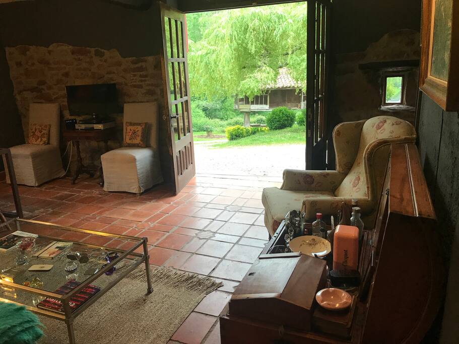 SALON