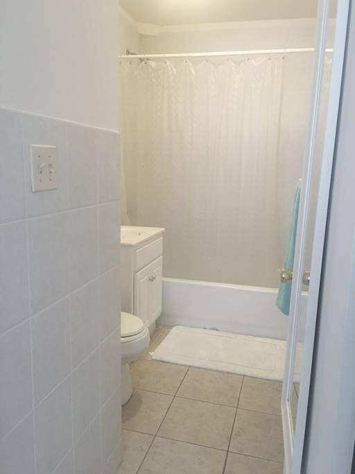 Private full bathroom in second bedroom