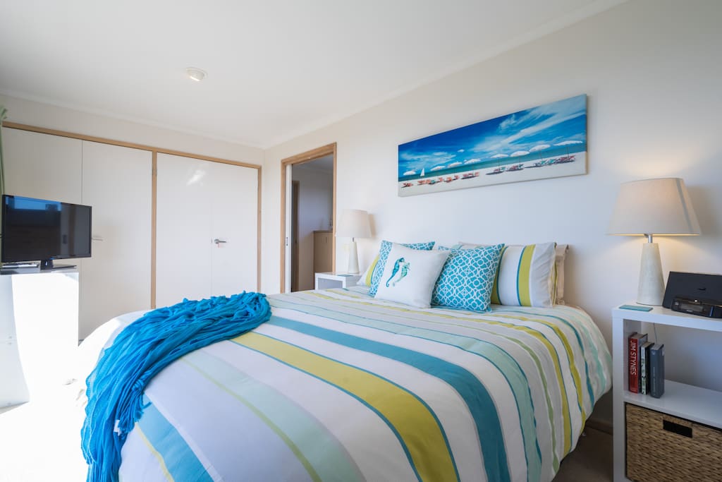 "The bedroom we used (nearest the bathroom) had such a comfortable bed and to sit in bed looking out to the bay was just lovely." Claire, June 2016