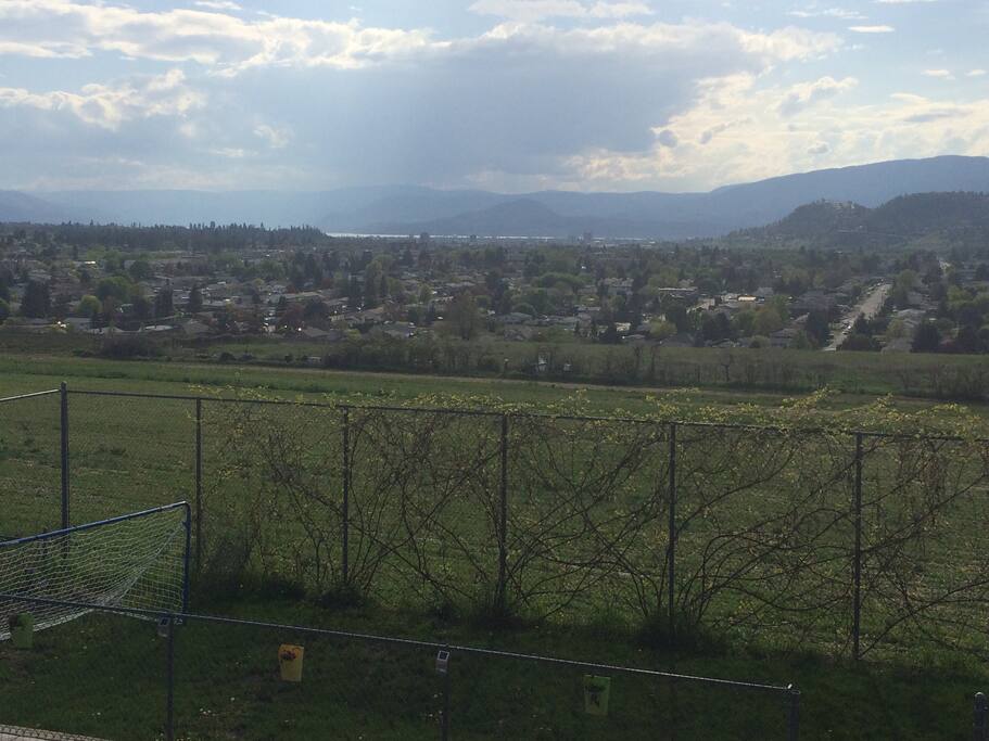 Large backyard with view to the lake