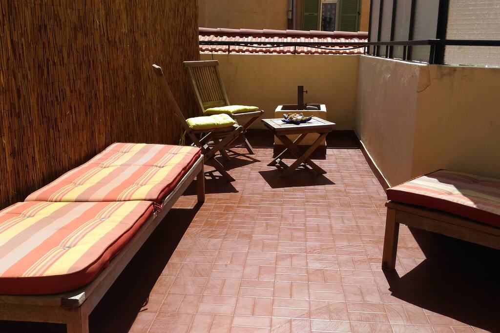 Terrasse de 16 M2 au calme