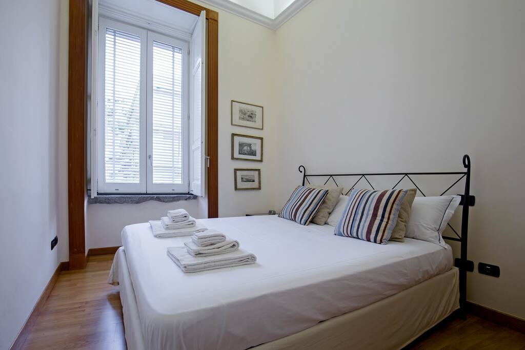 MASTER ROOM.
CAMERA DA LETTO.