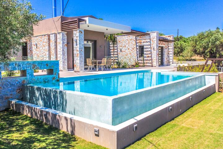 3′ to Beach / Private Pool / Gym / Games Room gallery image 4