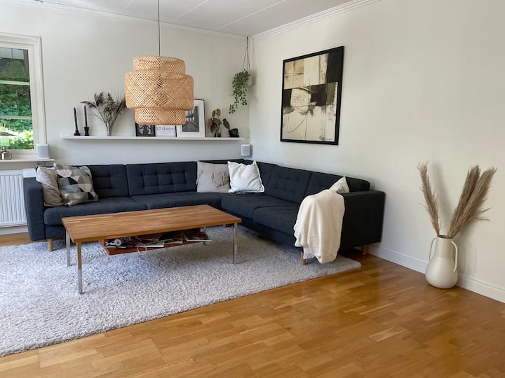 Familjevänlig Villa I Hovås! Mysig Tomt! Jacuzzi! - Gothenburg