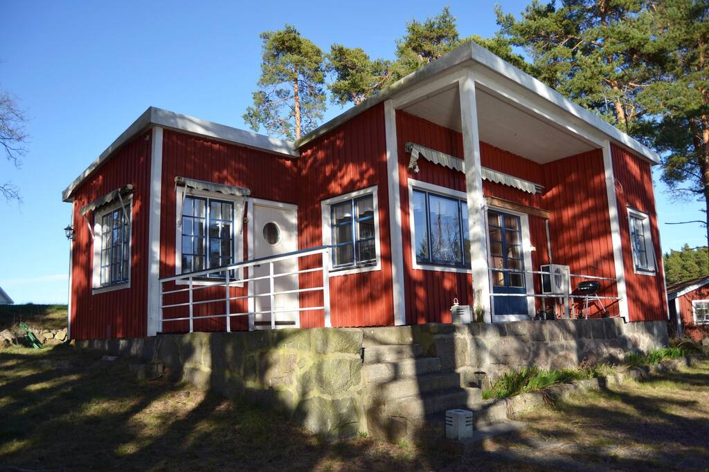 Utsidan i vårljus.