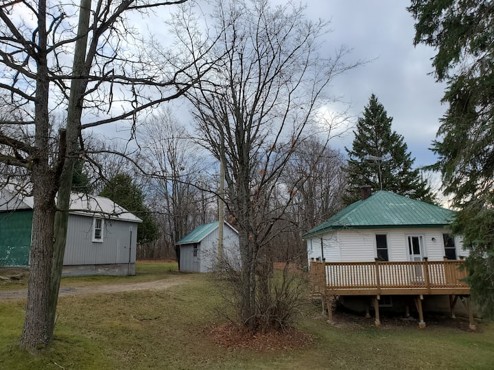 Glamping in Port Loring a newly renovated cottage Cottages for Rent