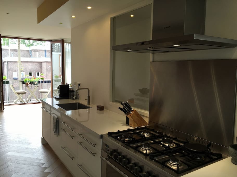 The fully equipped kitchen