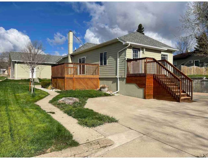 Updated 4 bedroom 1.5 blocks from downtown Main St Houses for Rent in