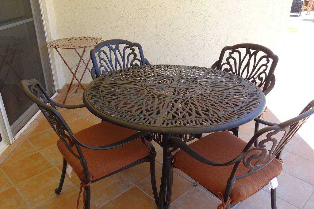 Chair,Furniture,Dining Table,Table,Coffee Table