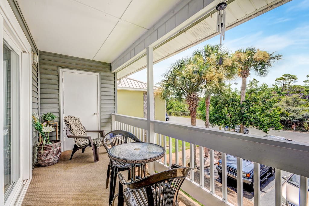 Cozy, Quiet Balcony of unit 287