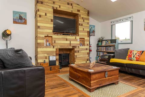 Popular Airbnb listing: DOG friendly lovely place by the Norfolk Seaside! in Bacton