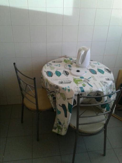 Petite table dans la cuisine