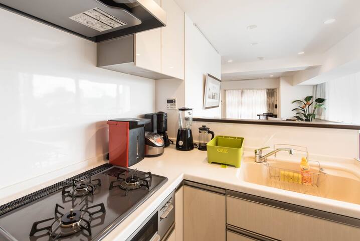 Zen Luxe Retreat: Roomy & Serene 6min to Shinjuku gallery image 2