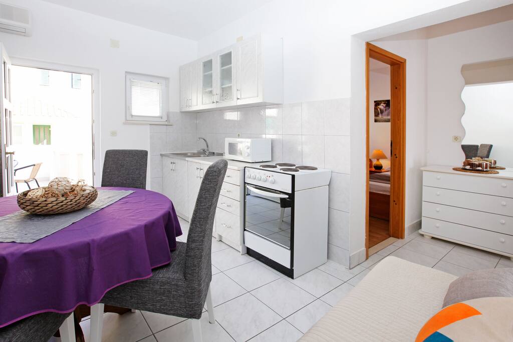 dining area with kitchen