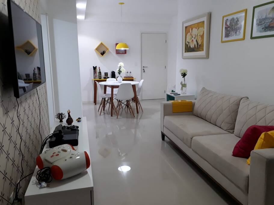 Sala de estar : Smart TV 50 + ventilador de teto + Split + sofá 3 lugares + poltrona de canto