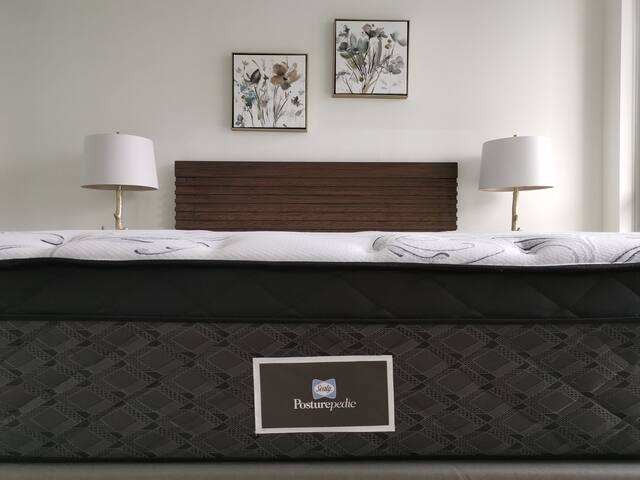 3BR&2BATH Condo CNT+Lake 2mins walk Subway Station gallery image 4