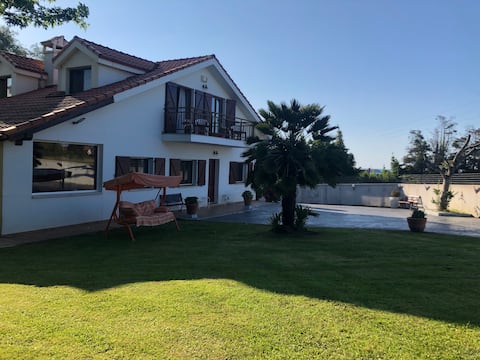 5 rooms. Private. 500 m. beach. 10 per+ 2