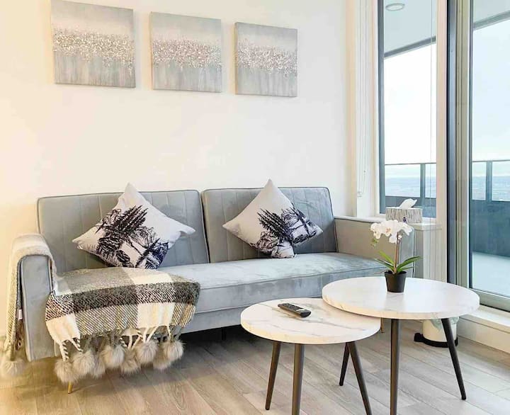 Metrotown New Luxury amazing view 2 Bedroom Condo Apartments for Rent