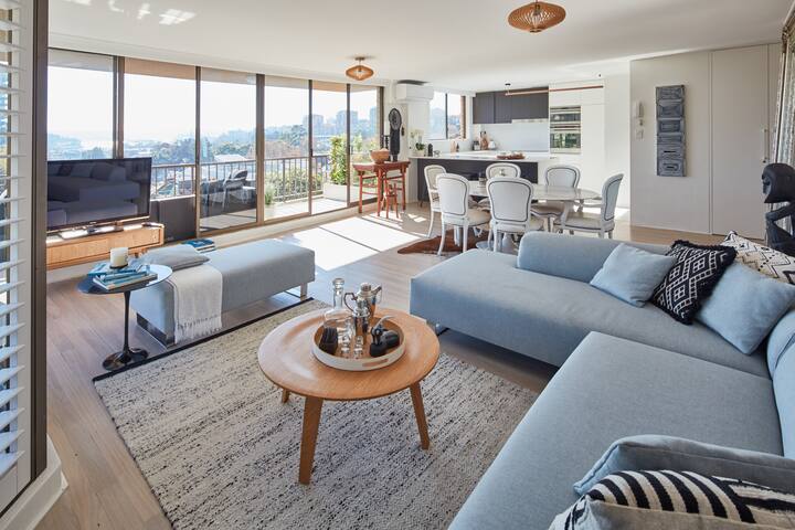 Stunning Unit City Harbour Views + Parking +BBQ gallery image 2