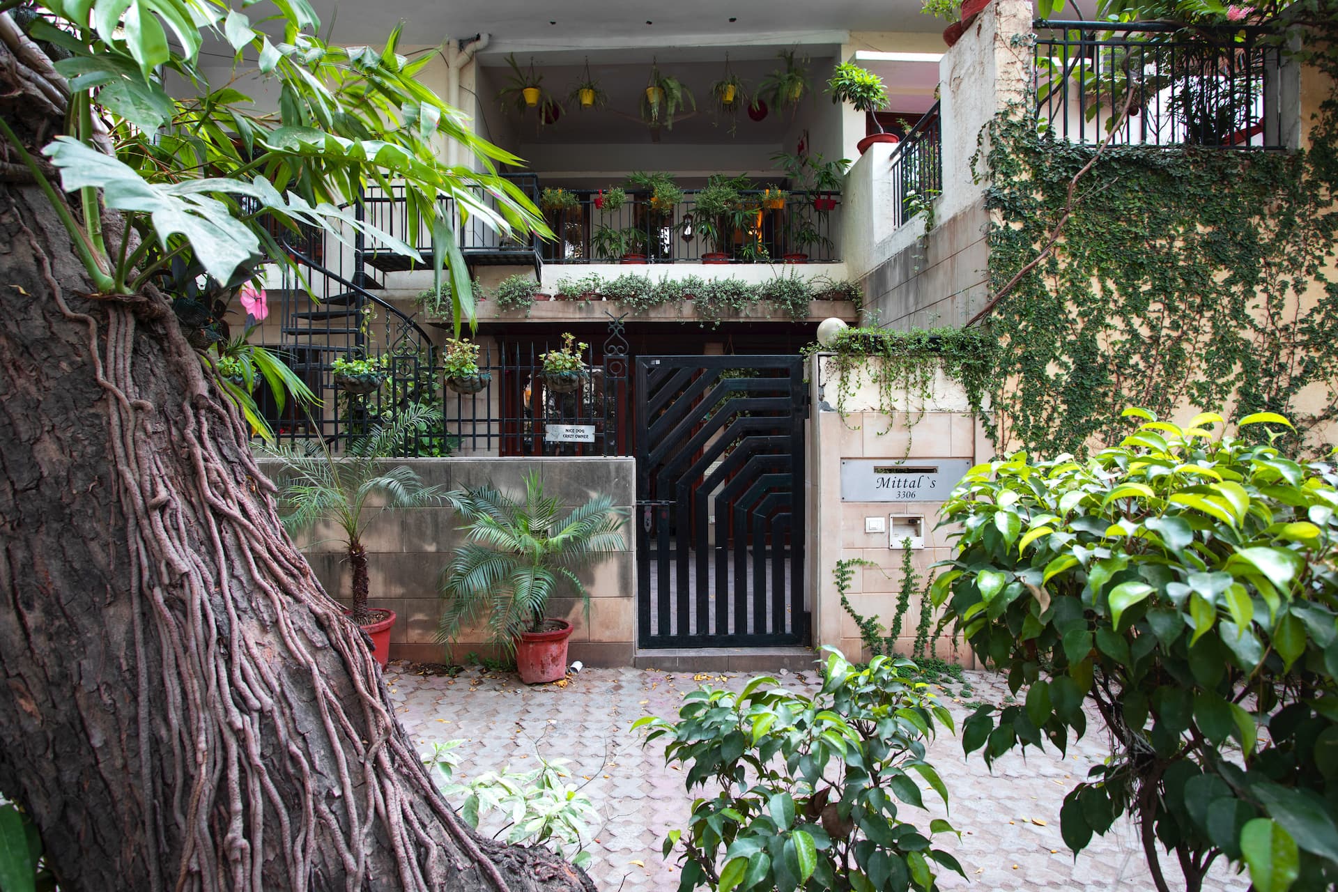 Peaceful Park View Apartment near Delhi Airport