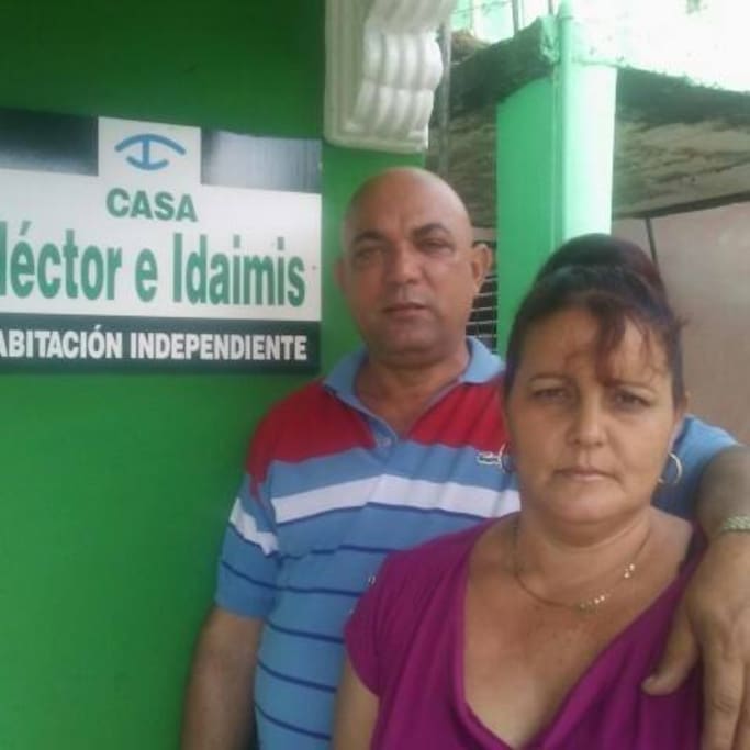 Los anfitriones.