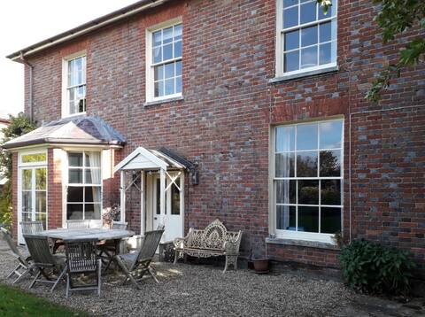 Period house in unique Dorset Georgian town