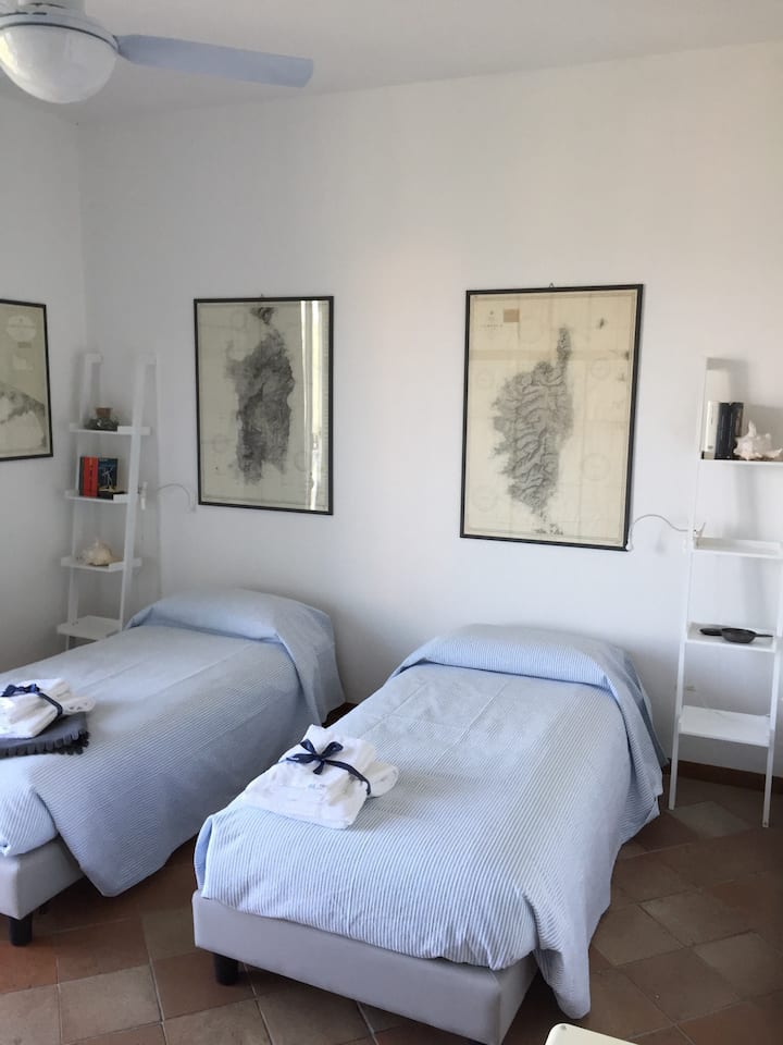 ห้อง 4 - ห้องคู่ที่ชั้นแรก - เตียงสามารถเปลี่ยนเป็นเตียงคิงไซส์ 