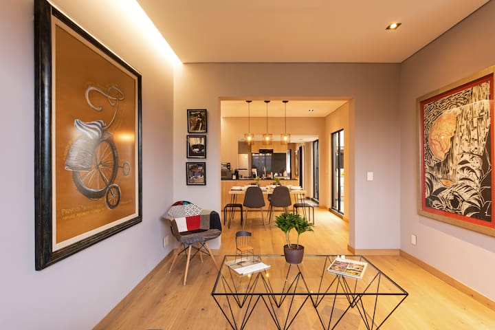 Your home in the heart of Historic Roma Norte! D5