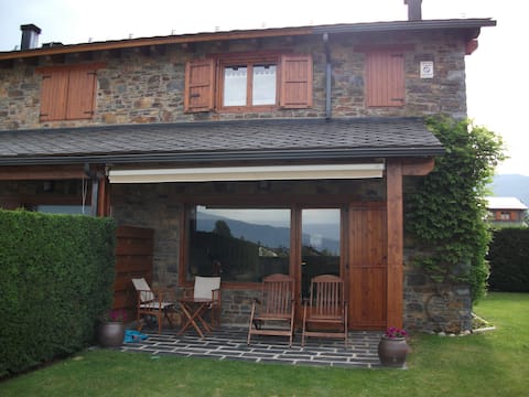 Townhouse with views, garden and pool in Palau