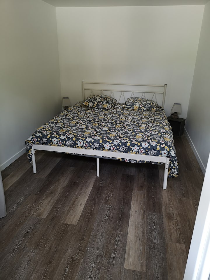 Sovrum med säng 160 