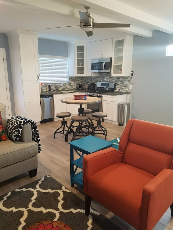 Cozy, Furnished Guest-house For Biz Traveler - Los Angeles