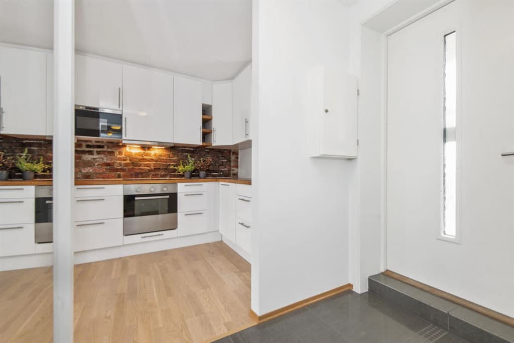 Entrance & Kitchen