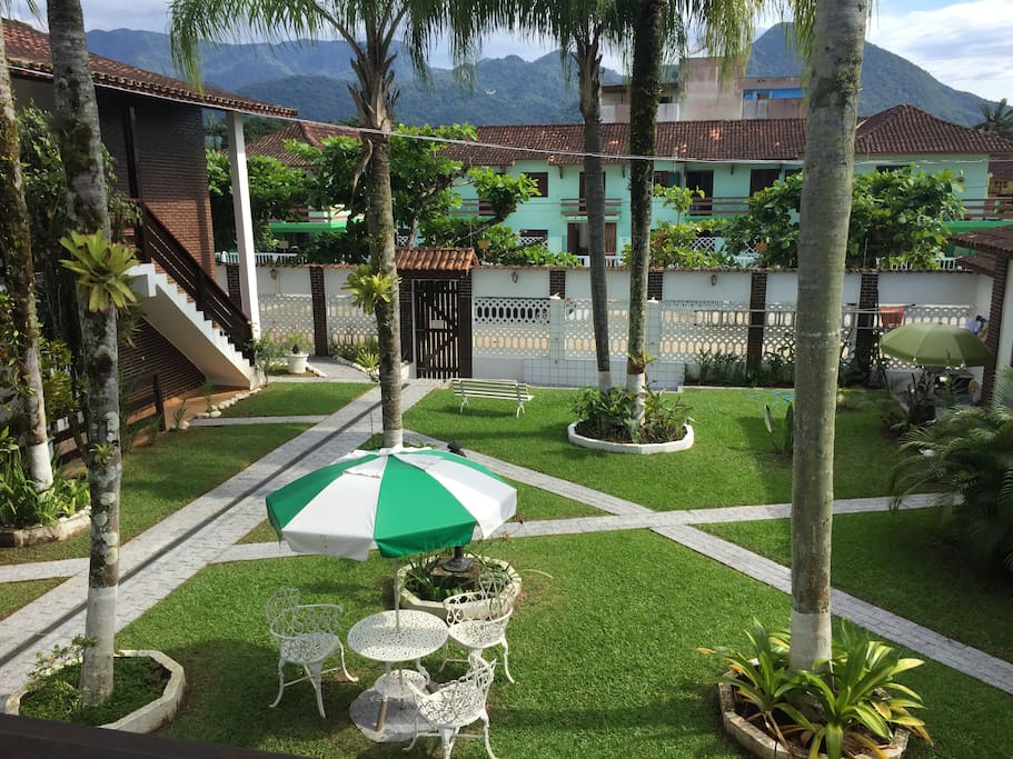 Vista do Jardim para quem olha do apartamento.