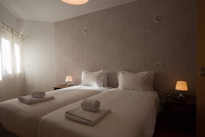 ห้อง 2 - ชั้นล่าง