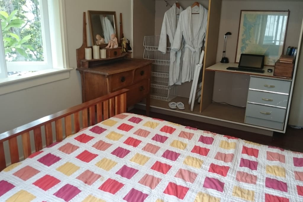 King Size Comfy Bed, Quiet, Private, Peaceful