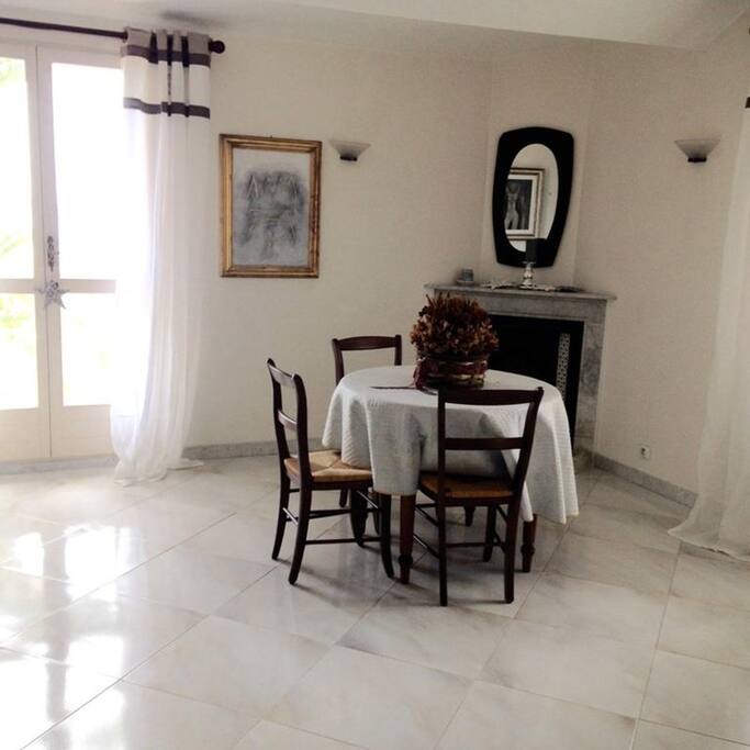 sala con camino (al momento non funzionante)