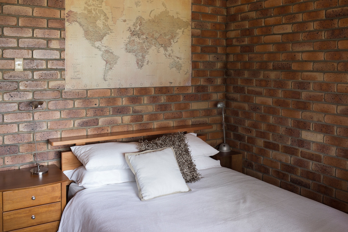 152 × 203 სმ ზომის საძინებელი 3