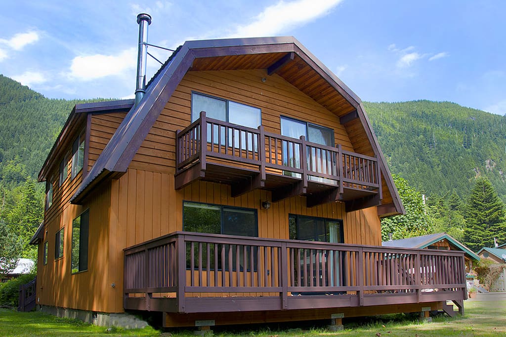 A charming gambrel house set on the banks of the dazzling Skykomish River.