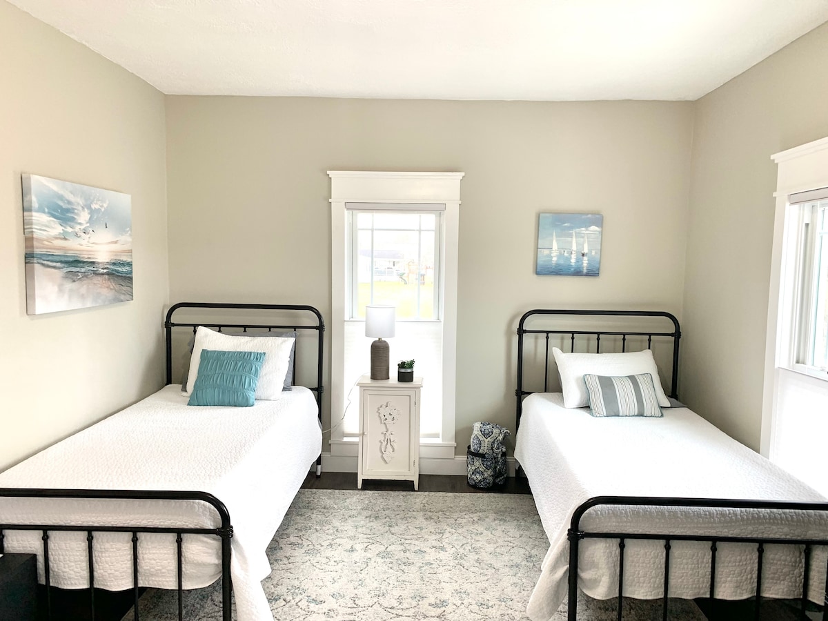 Walk through second bedroom with 2 twin beds.