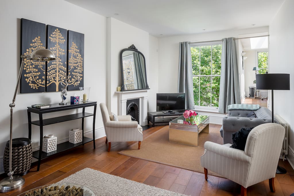 Bright & spacious living room