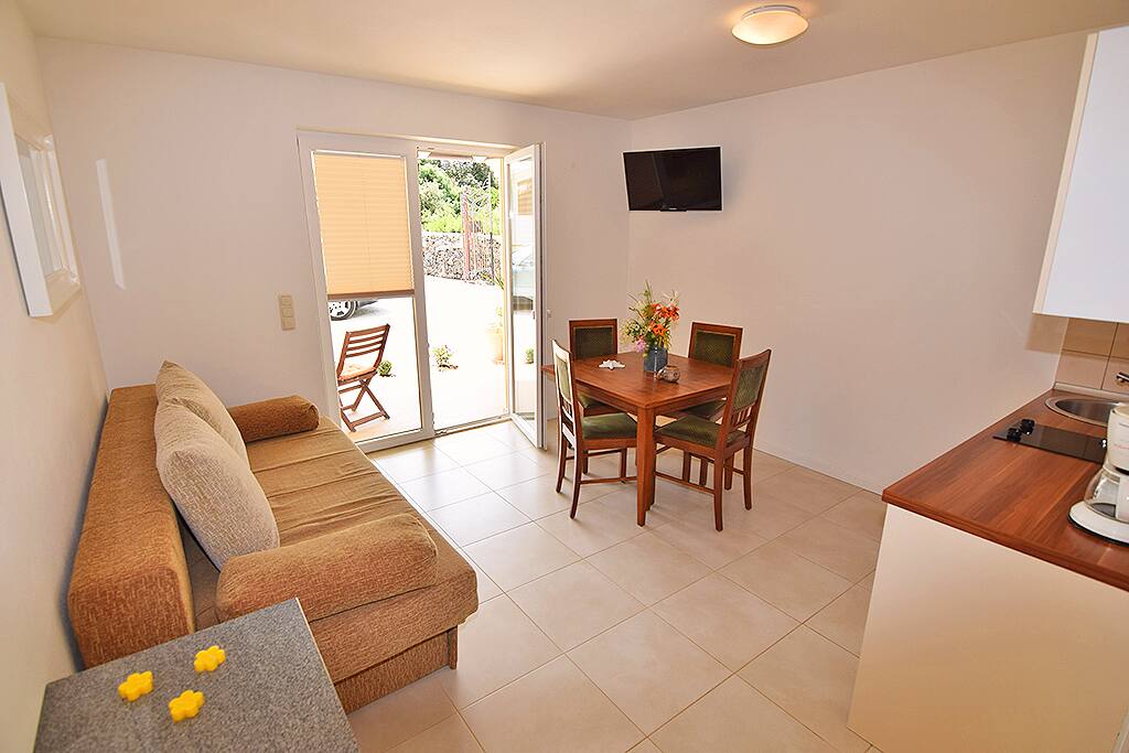 dining / living room / kitchen
