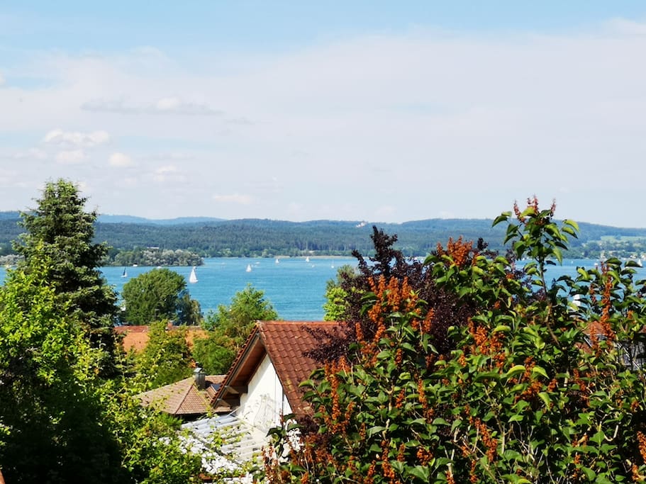 Aussicht vom Balkon auf die Mettnau und Allensbach