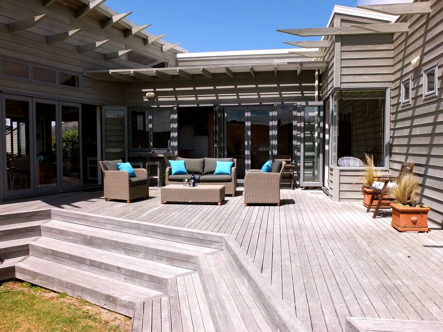 Central Deck great for sundowners