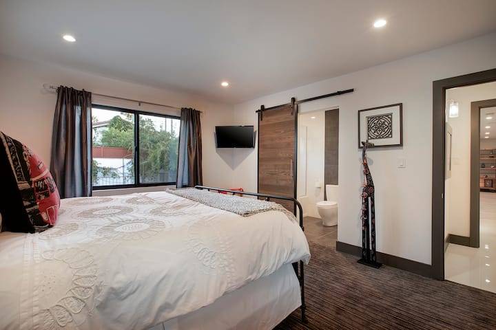 GUEST BEDROOM WITH QUEEN BED