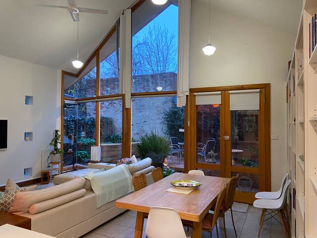 Beautiful Fitzroy Getaway gallery image 3