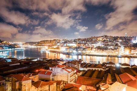 Amazing View Apartment - Rooftop + Free Parking!