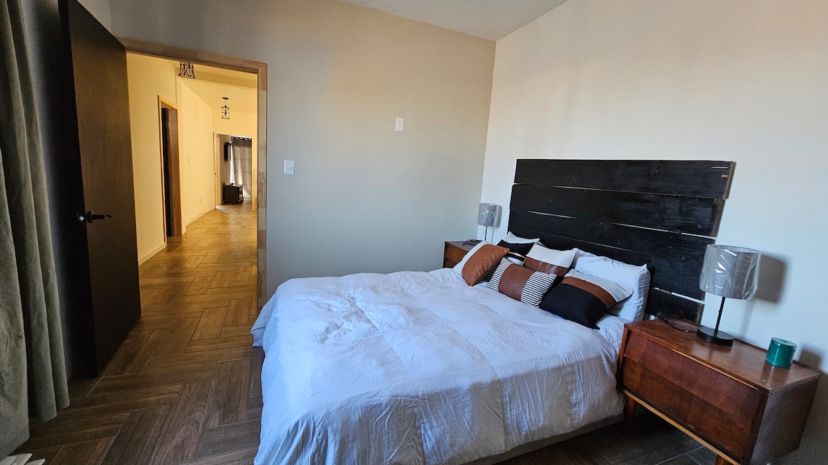 Chumba cha kulala kilicho na kitanda cha malkia