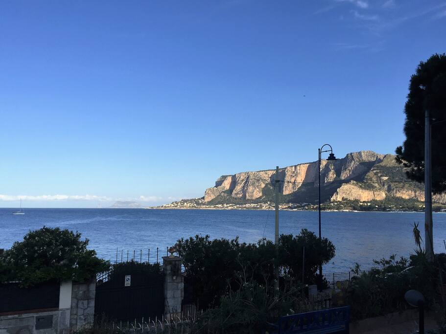 la vista sul golfo di mondello