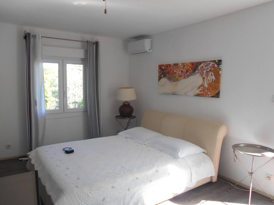 Grand lit confortable